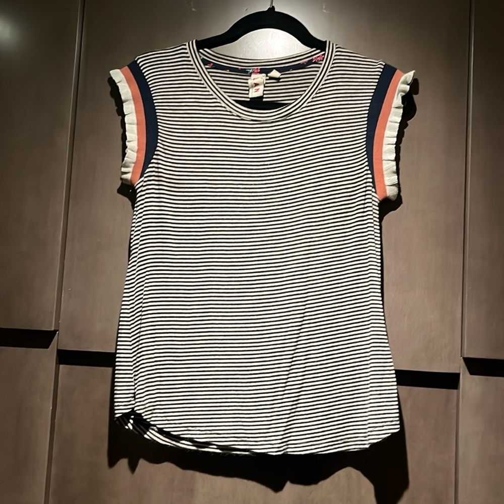 Dolan Left Coast Collection Women’s fitted top, small, from Anthropologie 💙🤎.